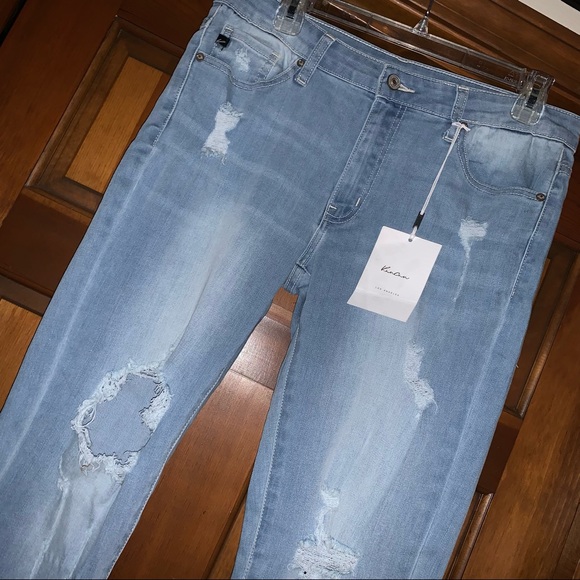 NWT Light washed skinny jeans w/ distress - Picture 3 of 10